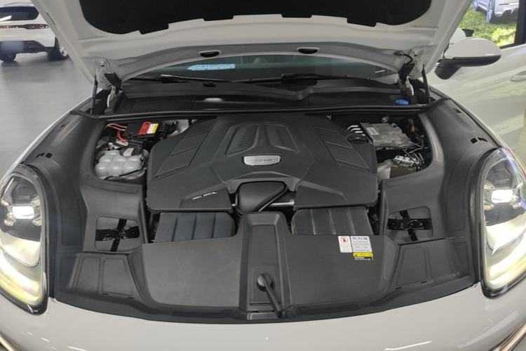 Used Porsche Cayenne 2019 Cayenne 3.0T Engine Bay