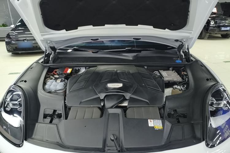 Used Porsche Cayenne 2019 Cayenne Coupé 3.0T Engine Bay