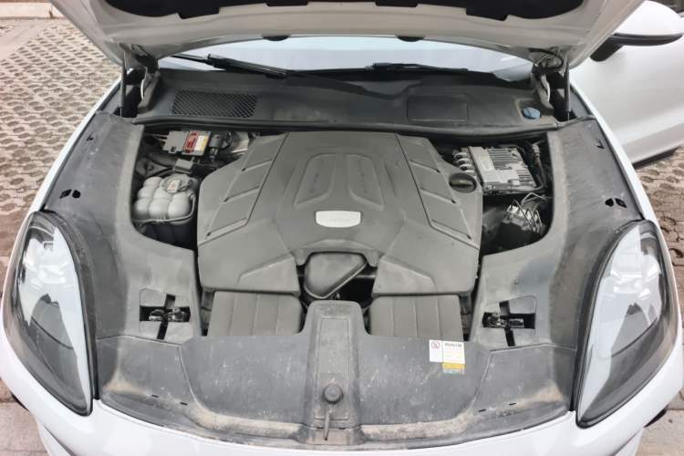 Used Porsche Cayenne 2019 Cayenne Coupé 3.0T Engine Bay