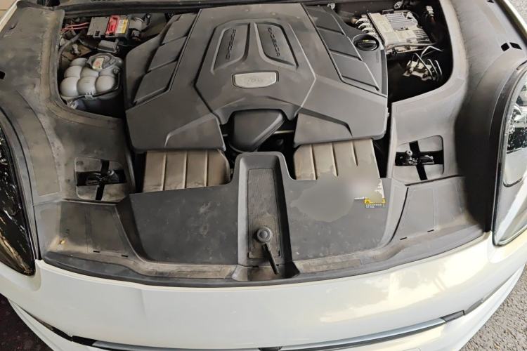 Used Porsche Cayenne 2019 Cayenne 3.0T Engine Bay