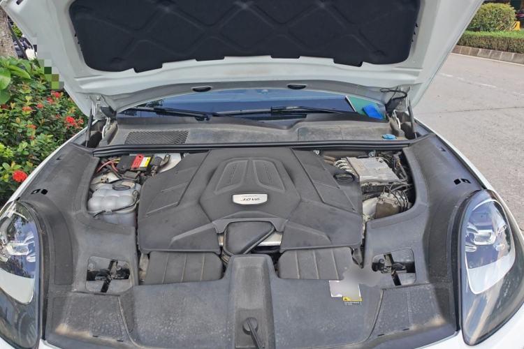 Used Porsche Cayenne 2019 Cayenne Coupé 3.0T Engine Bay