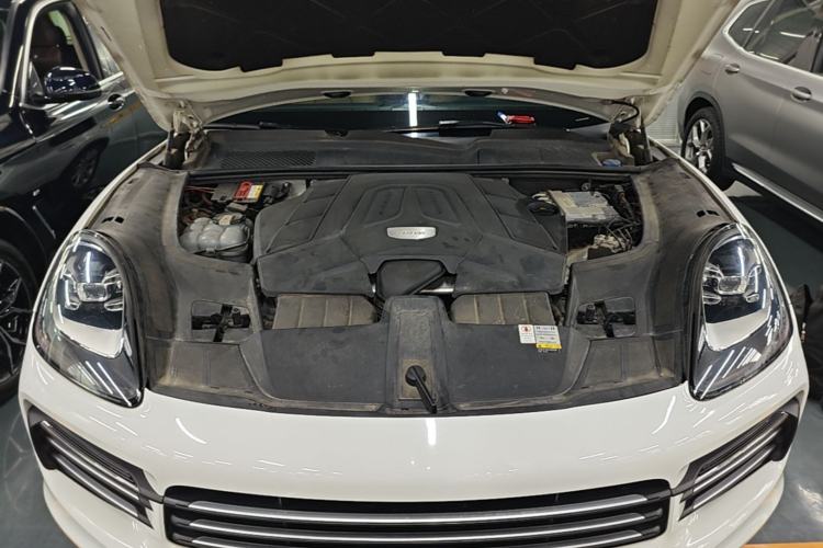 Used Porsche Cayenne 2019 Cayenne 3.0T Engine Bay