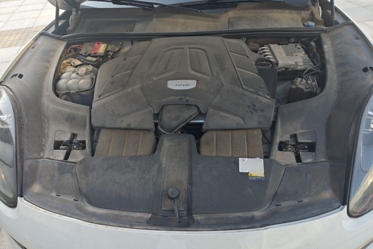 Used Porsche Cayenne 2019 Cayenne Coupé 3.0T Engine Bay