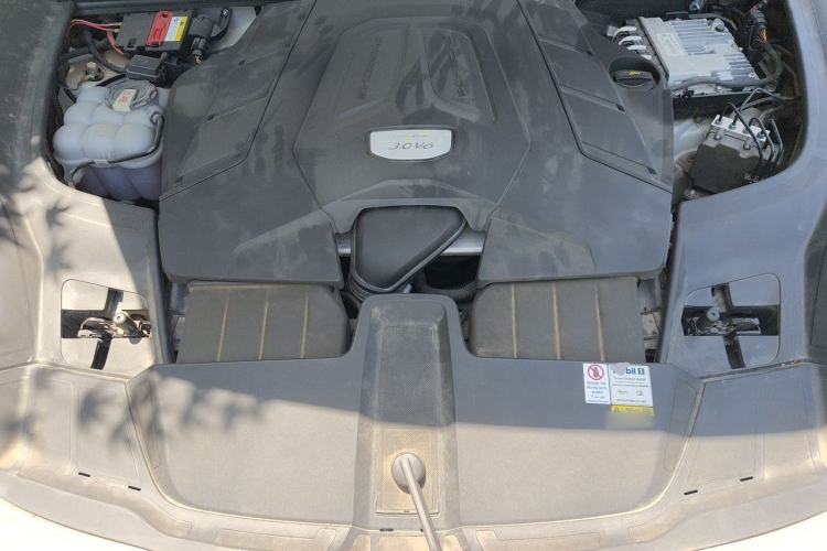 Used Porsche Cayenne 2019 Cayenne 3.0T Engine Bay