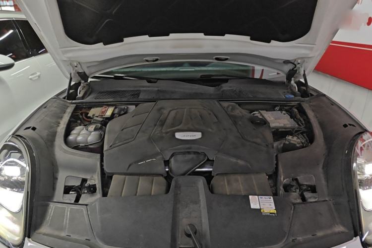 Used Porsche Cayenne 2019 Cayenne 3.0T Engine Bay