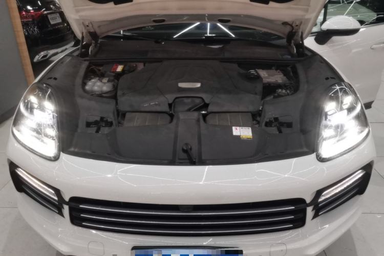 Used Porsche Cayenne 2019 Cayenne 3.0T Engine Bay