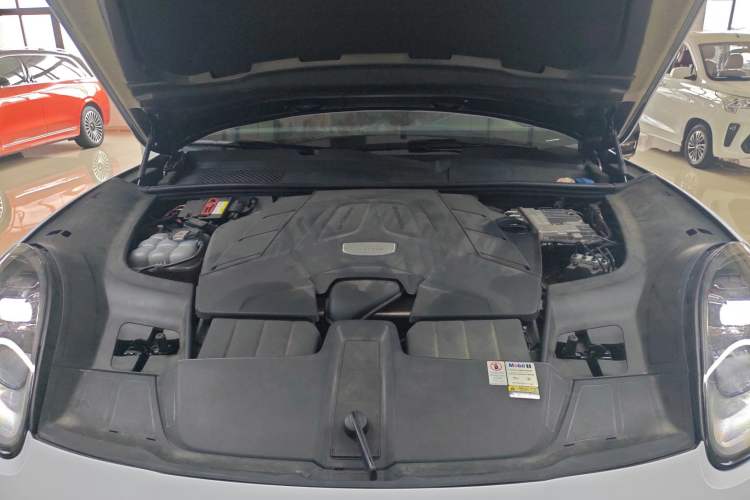 Used Porsche Cayenne 2019 Cayenne 3.0T Engine Bay