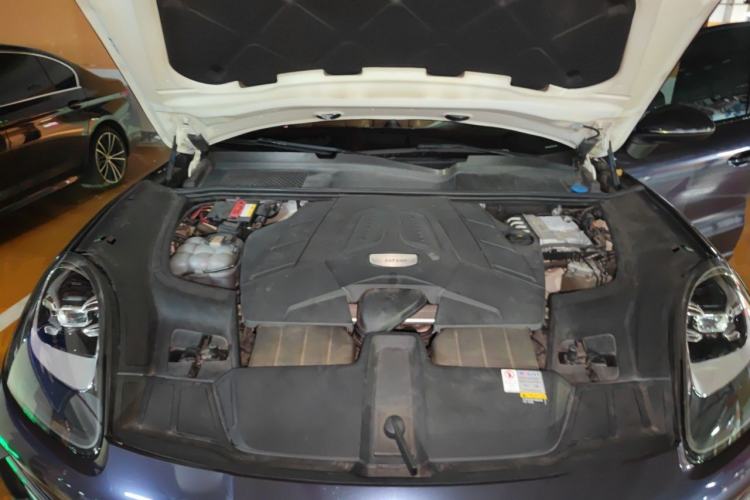 Used Porsche Cayenne 2019 Cayenne 3.0T Engine Bay