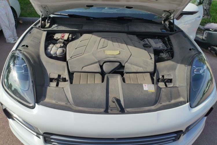 Used Porsche Cayenne 2019 Cayenne 3.0T Engine Bay