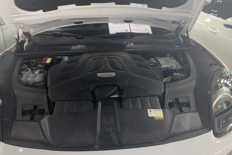 Used Porsche Cayenne 2019 Cayenne 3.0T Engine Bay
