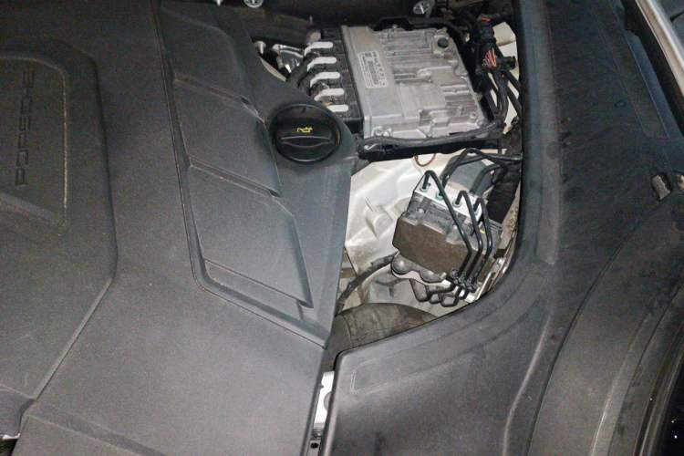 Used Porsche Cayenne 2019 Cayenne 3.0T Engine Bay Left
