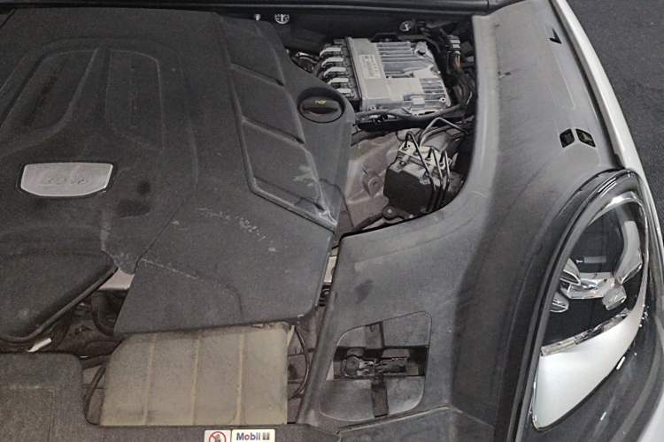 Used Porsche Cayenne 2019 Cayenne Coupé 3.0T Engine Bay Left