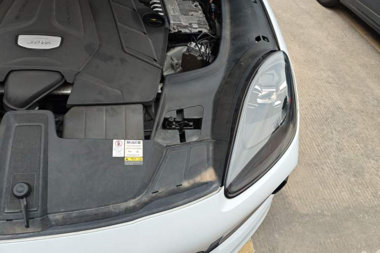 Used Porsche Cayenne 2019 Cayenne 3.0T Engine Bay Left