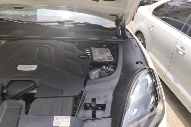 Used Porsche Cayenne 2019 Cayenne 3.0T Engine Bay Left