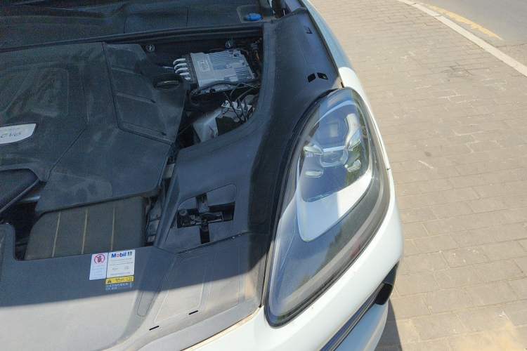 Used Porsche Cayenne 2019 Cayenne 3.0T Engine Bay Left