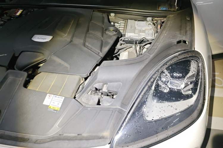 Used Porsche Cayenne 2019 Cayenne Coupé 3.0T Engine Bay Left