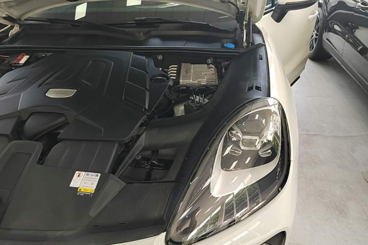 Used Porsche Cayenne 2019 Cayenne 3.0T Engine Bay Left