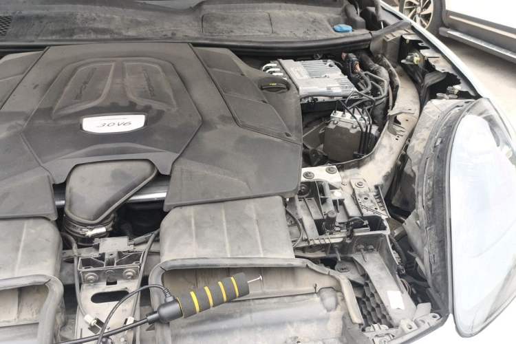 Used Porsche Cayenne 2019 Cayenne 3.0T Engine Bay Left