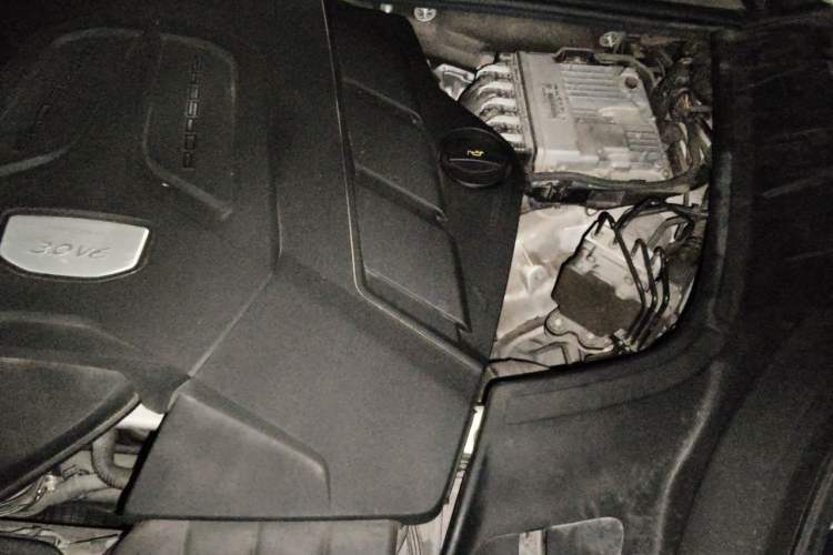 Used Porsche Cayenne 2019 Cayenne Coupé 3.0T Engine Bay Left