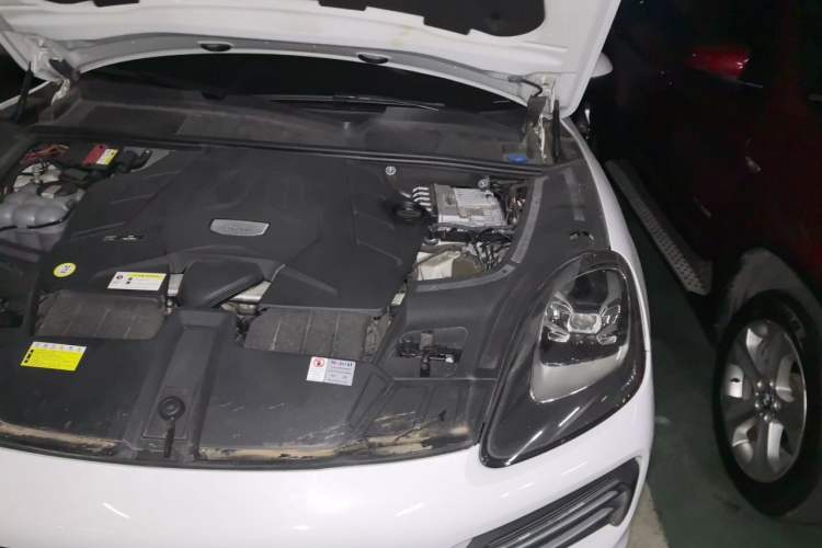 Used Porsche Cayenne 2019 3.0T U.S. specification Engine Bay Left