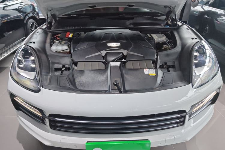 Used Porsche Cayenne 2019 Cayenne 3.0T Engine Bay