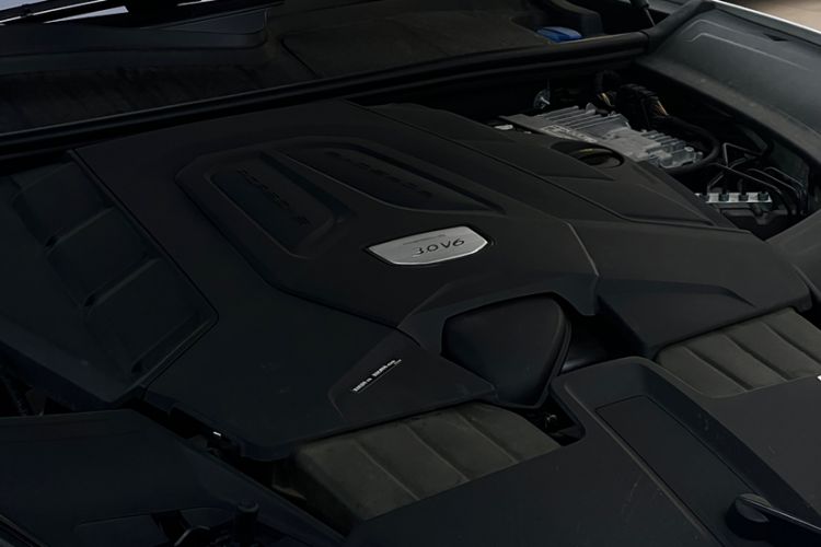 Used Porsche Cayenne 2019 Cayenne 3.0T Engine Bay