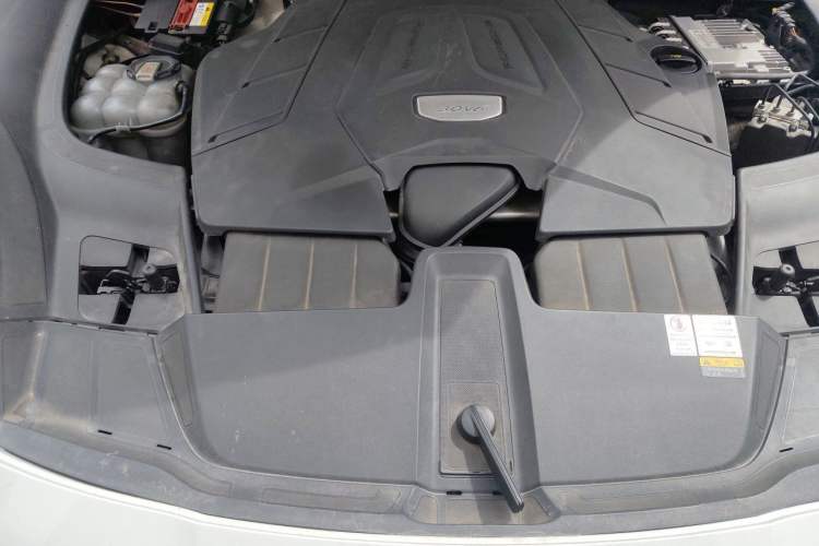 Used Porsche Cayenne 2019 Cayenne 3.0T Engine Bay