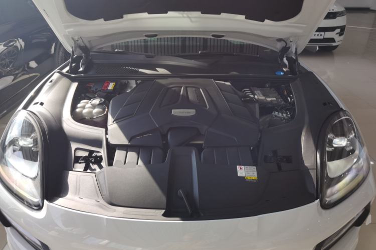 Used Porsche Cayenne 2019 Cayenne 3.0T Engine Bay