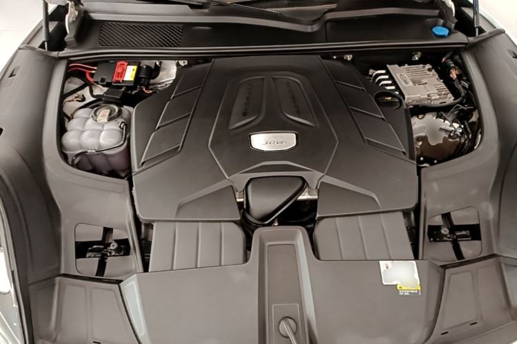 Used Porsche Cayenne 2019 Cayenne 3.0T Engine Bay