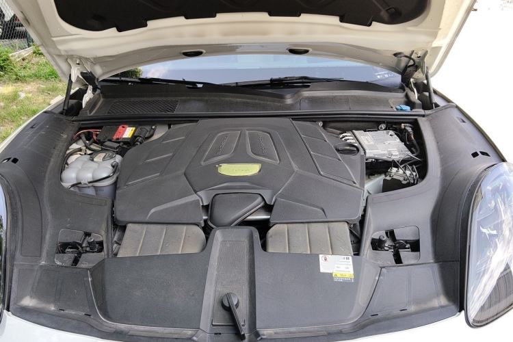 Used Porsche Cayenne 2019 Cayenne 3.0T Engine Bay