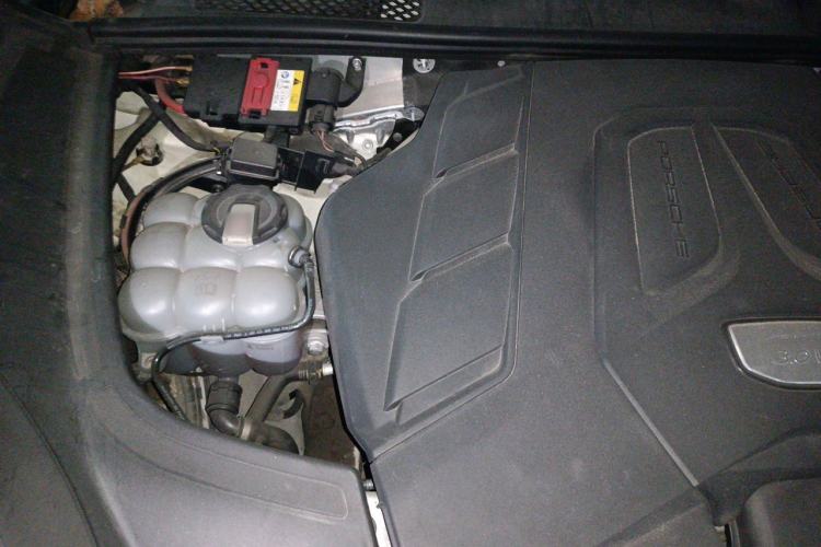 Used Porsche Cayenne 2019 Cayenne 3.0T Engine Bay Right