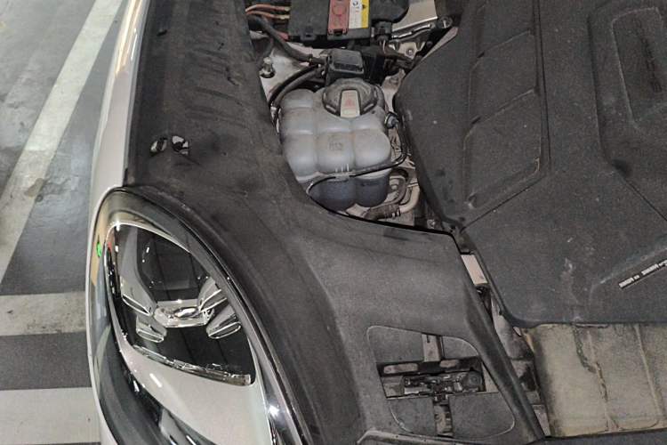 Used Porsche Cayenne 2019 Cayenne Coupé 3.0T Engine Bay Right