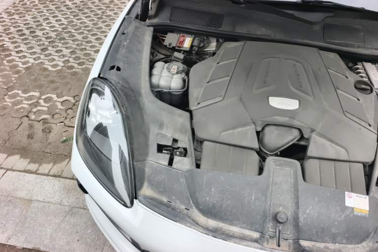 Used Porsche Cayenne 2019 Cayenne Coupé 3.0T Engine Bay Right