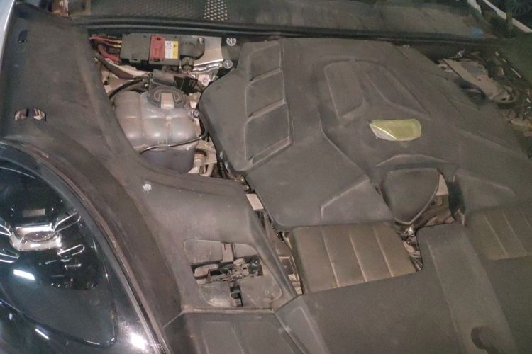 Used Porsche Cayenne 2019 Cayenne 3.0T Engine Bay Right