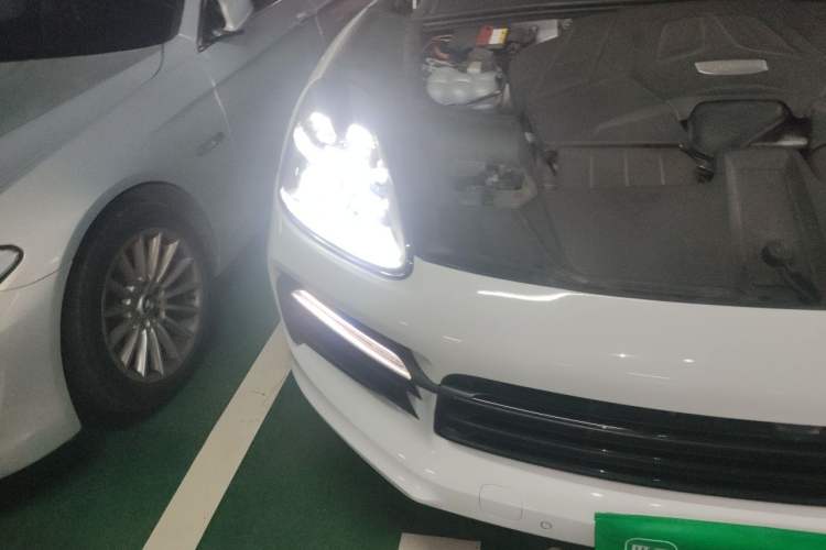 Used Porsche Cayenne 2019 Cayenne 3.0T Engine Bay Right