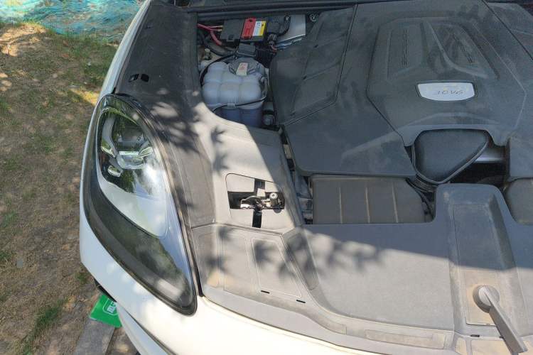 Used Porsche Cayenne 2019 Cayenne 3.0T Engine Bay Right