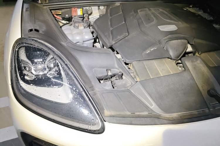 Used Porsche Cayenne 2019 Cayenne Coupé 3.0T Engine Bay Right
