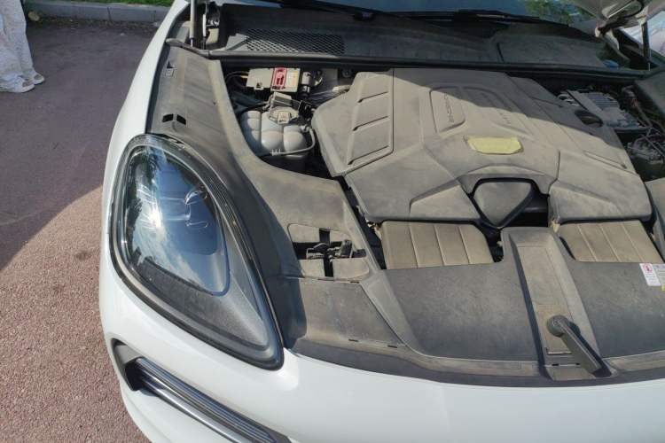 Used Porsche Cayenne 2019 Cayenne 3.0T Engine Bay Right
