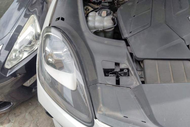 Used Porsche Cayenne 2019 Cayenne 3.0T Engine Bay Right