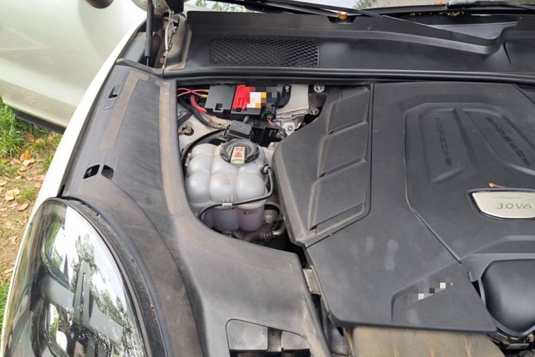 Used Porsche Cayenne 2019 Cayenne 3.0T Engine Bay Right