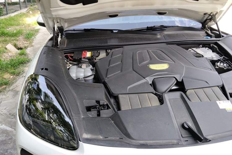Used Porsche Cayenne 2019 Cayenne 3.0T Engine Bay Right
