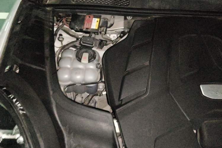 Used Porsche Cayenne 2019 Cayenne Coupé 3.0T Engine Bay Right