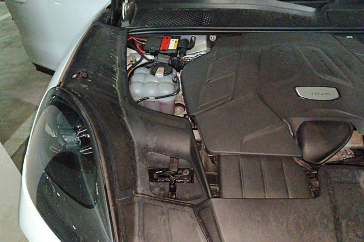 Used Porsche Cayenne 2019 Cayenne 3.0T Engine Bay Right