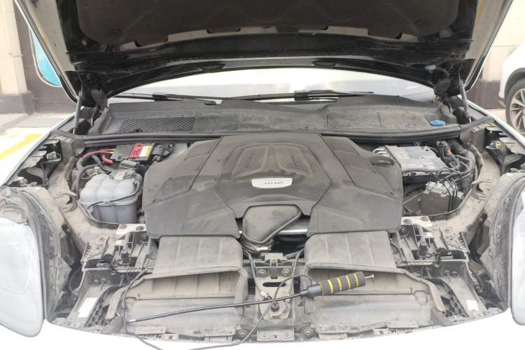 Used Porsche Cayenne 2019 Cayenne 3.0T Engine Bay