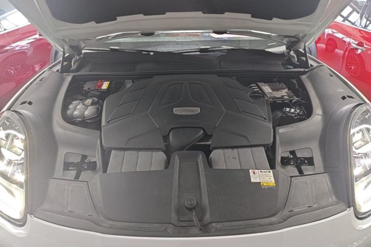 Used Porsche Cayenne 2019 Cayenne Coupé 3.0T Engine Bay