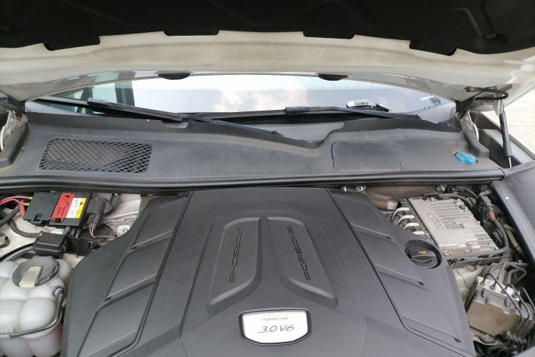 Used Porsche Cayenne 2019 Cayenne Coupé 3.0T Engine Bay