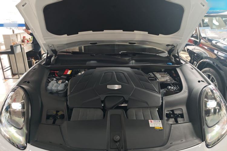 Used Porsche Cayenne 2019 Cayenne Coupé 3.0T Engine Bay