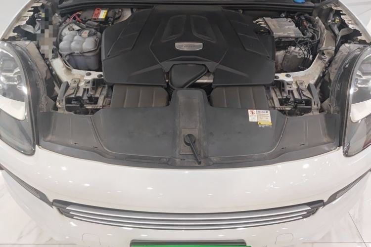 Used Porsche Cayenne 2019 Cayenne 3.0T Engine Bay