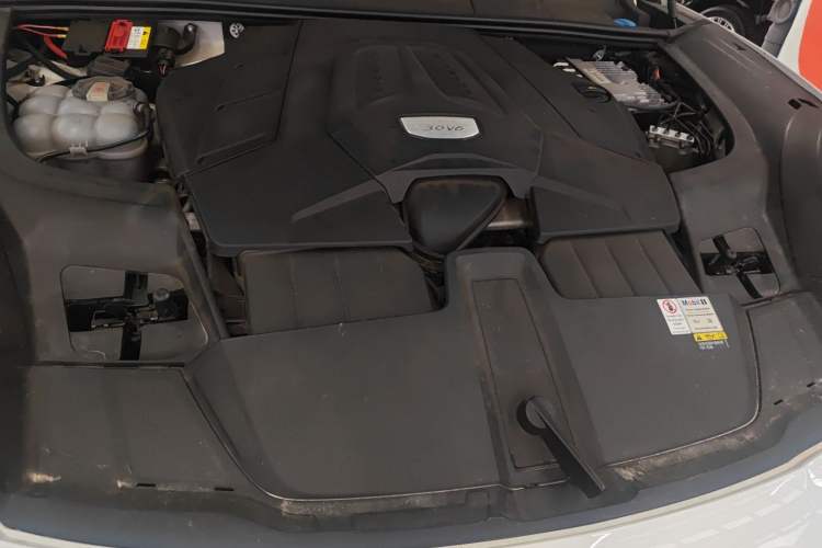 Used Porsche Cayenne 2019 Cayenne 3.0T Engine Bay
