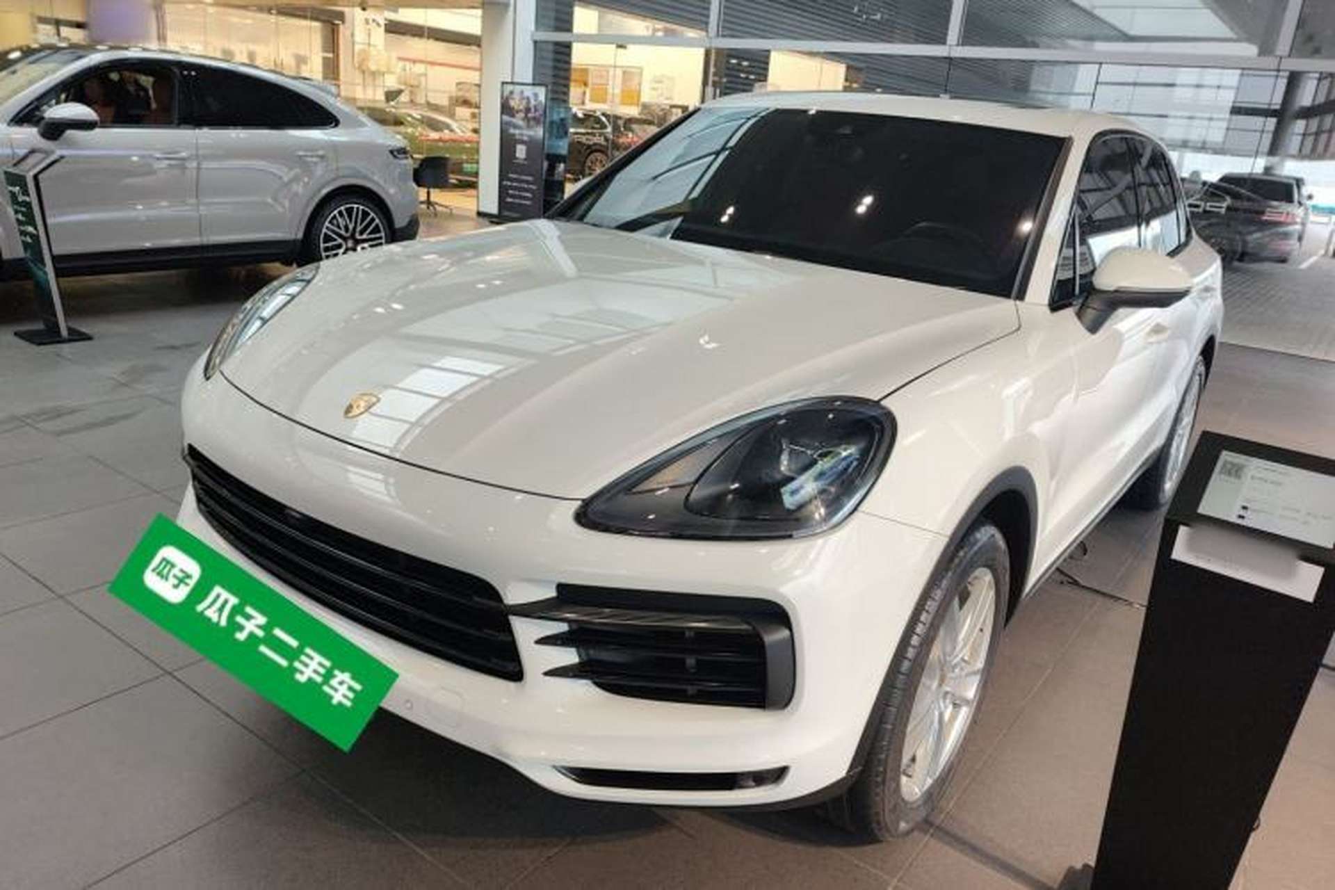 Used Porsche Cayenne 2019 Cayenne 3.0T Front Left 45 Deg